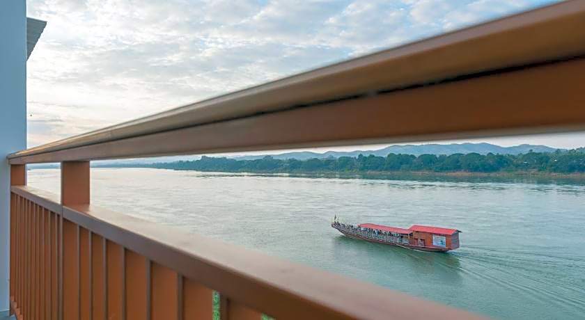 Chiangkhan River Walk Hotel