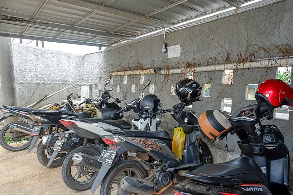 RedDoorz near Stasiun Batang