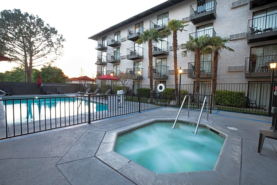 Oxnard Inn Lancaster
