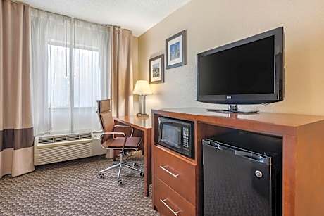 King Suite - Non-Smoking