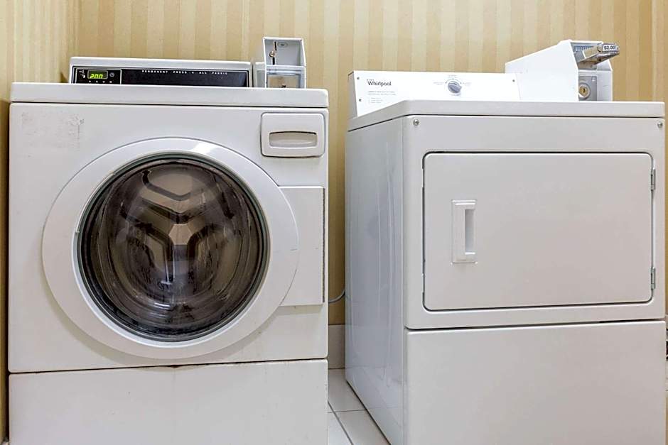 Days Inn by Wyndham Westminster