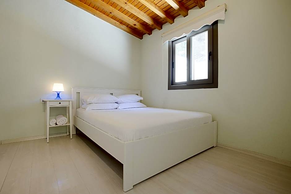 Aegean Apartments - Marina & Chios Island View