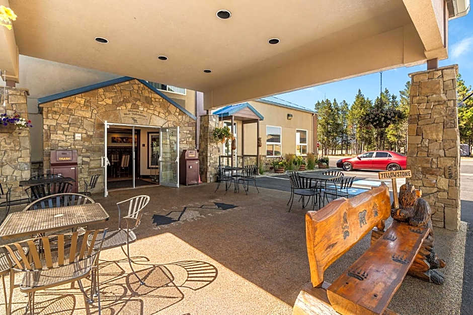Yellowstone West Gate Hotel