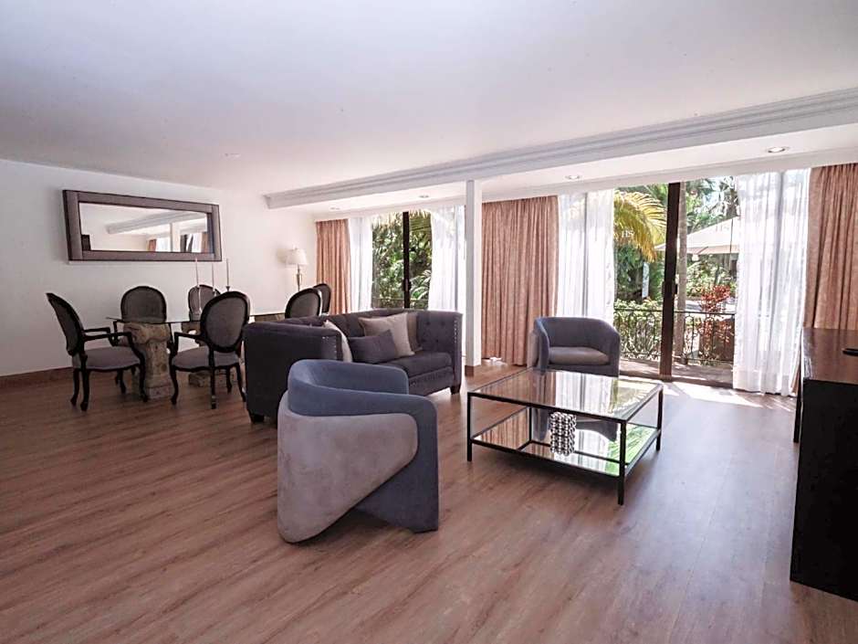 HS HOTSSON Hotel Tampico