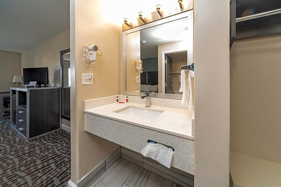 BridgePointe Inn & Suites by BPhotels, Council Bluffs, Omaha Area
