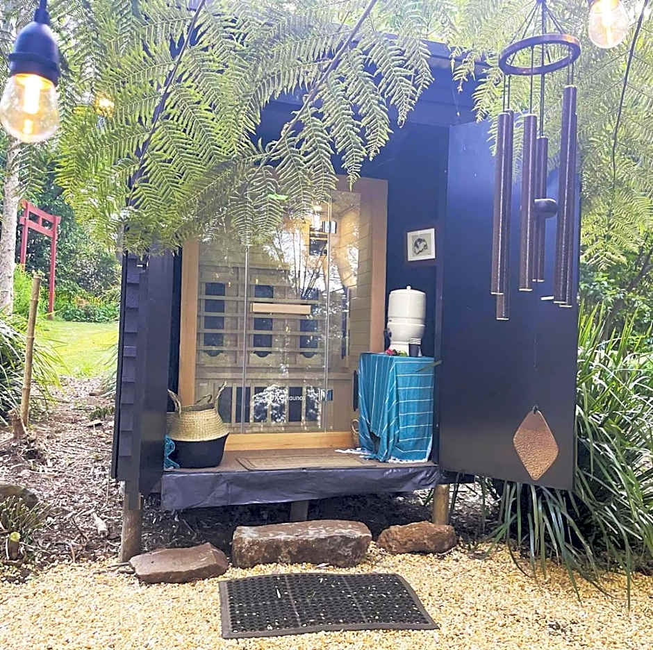 Tomah Retreat - Studio BREATHE with fireplace