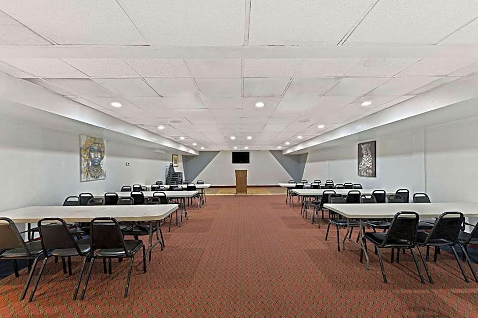 Quality Inn & Suites near I-480 and I-29