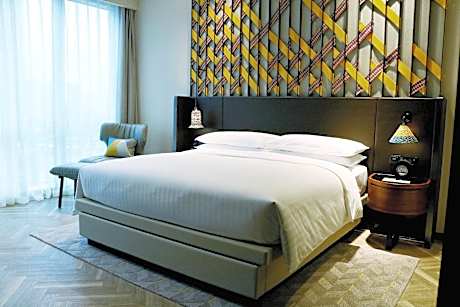 Executive lounge access, 1 Bedroom Larger Suite, 1 King, City view