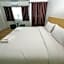The charlotte smart hotel lopburi