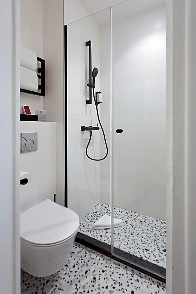 Trendy Canettes Hotel