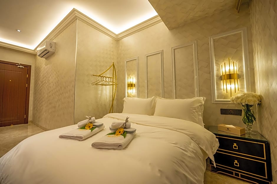 A Residence @ Between Hilton & Cititel Hotel