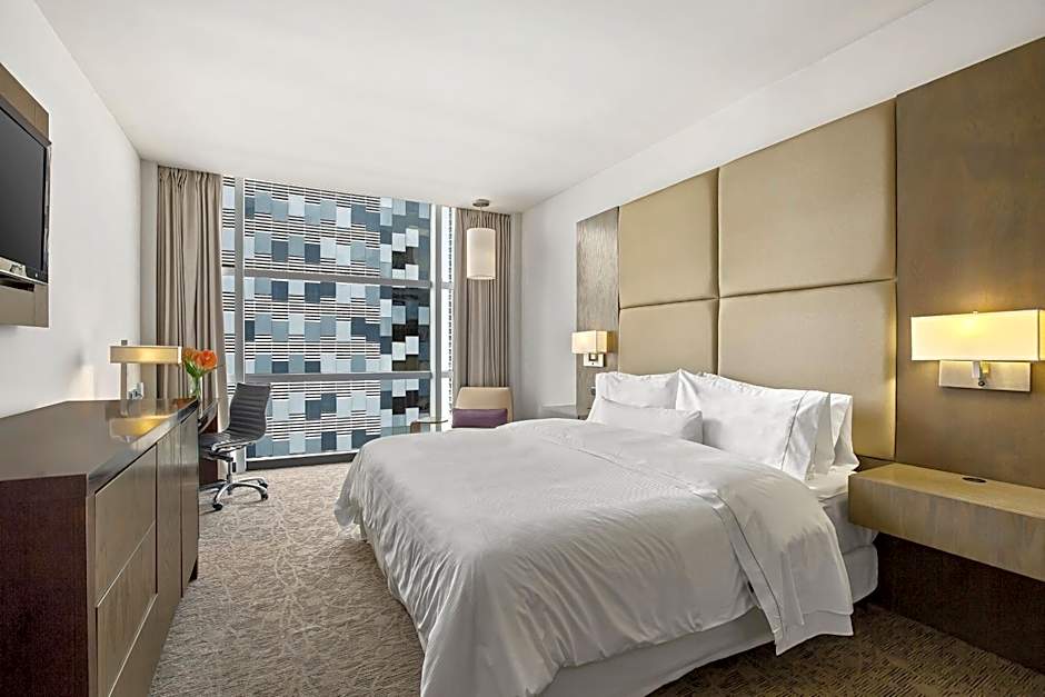Photo 1 of 3 of Deluxe 1 King Bed Guestroom, City View