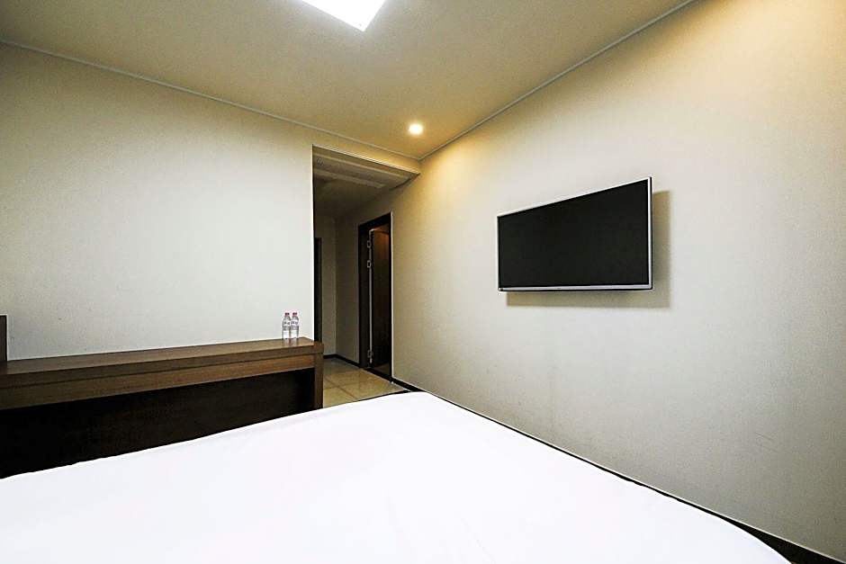 Jungmun Oceanblue Hotel
