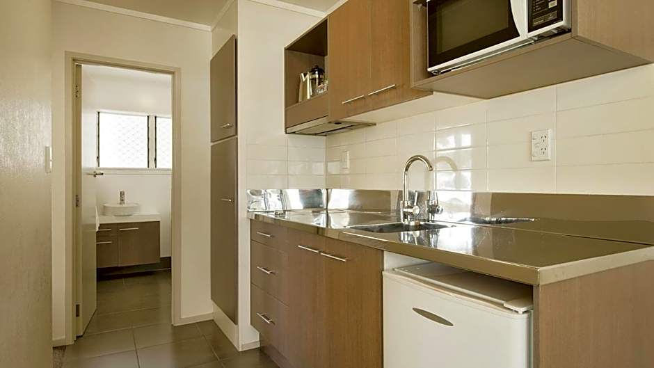 Hananui Lodge and Apartments