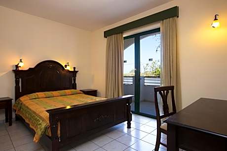 One-Bedroom Apartment (4 Adults)