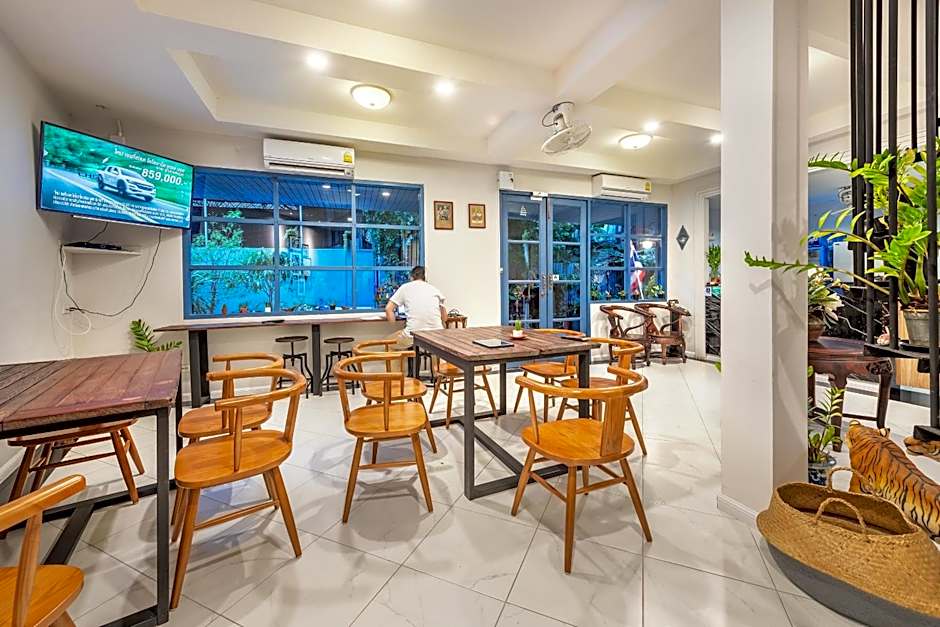 Visut House Hostel