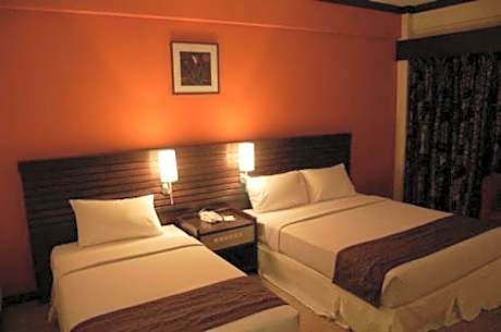 Family Room (3 Adults)