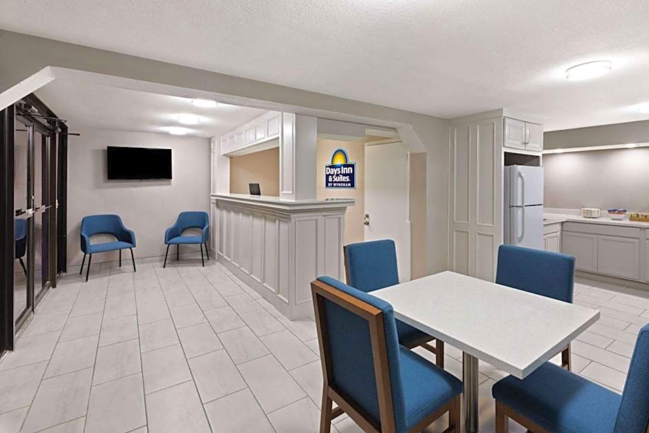 Days Inn & Suites by Wyndham Vicksburg