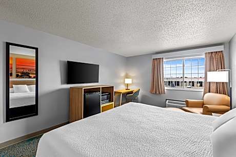 1 King Bed, Non-Smoking