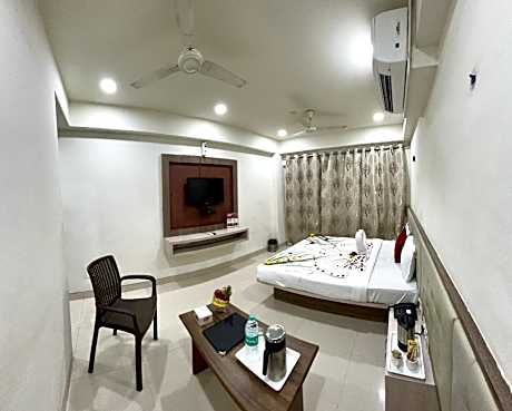 Deluxe Double Room with Air Conditioning