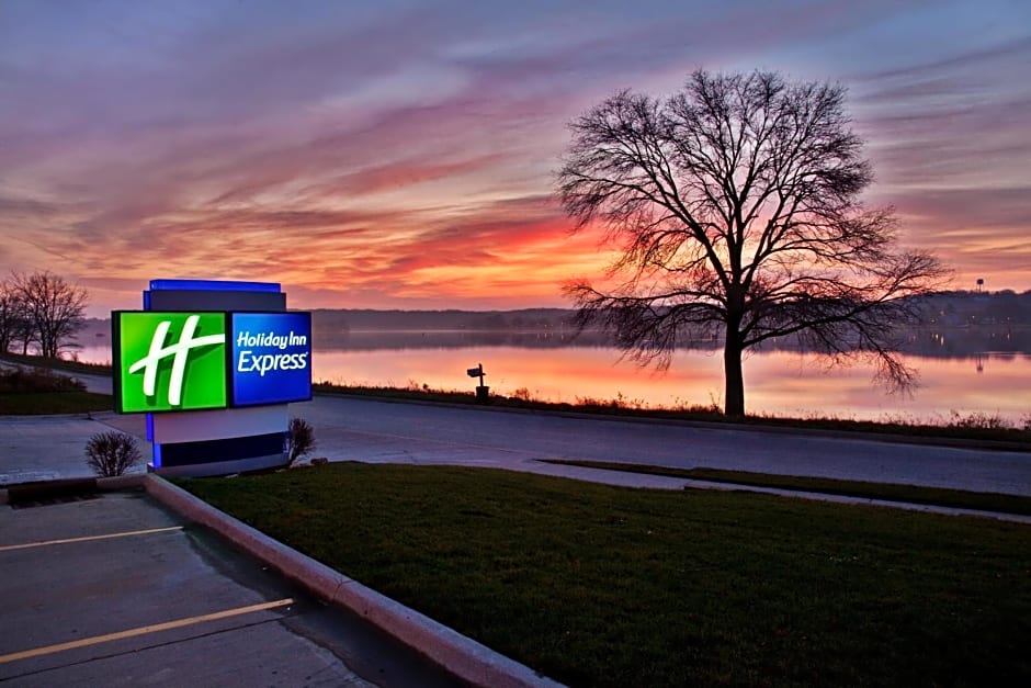 Holiday Inn Express Le Claire Riverfront-Davenport