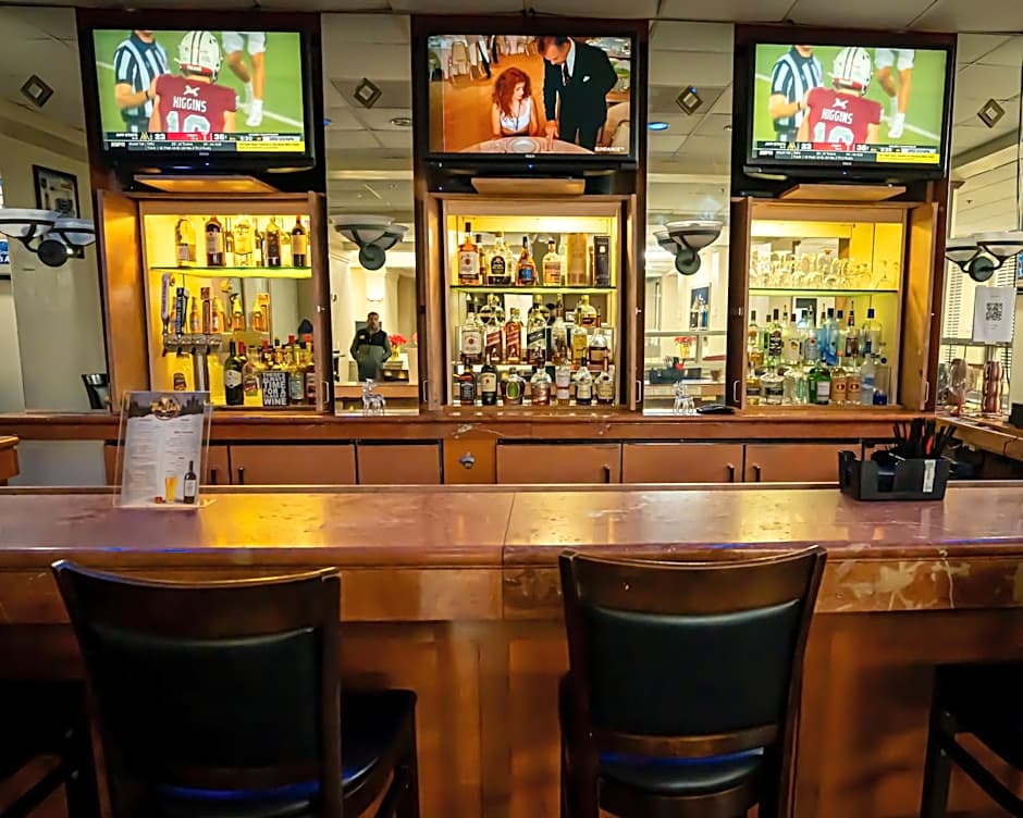 Clarion Hotel Detroit Metro Airport