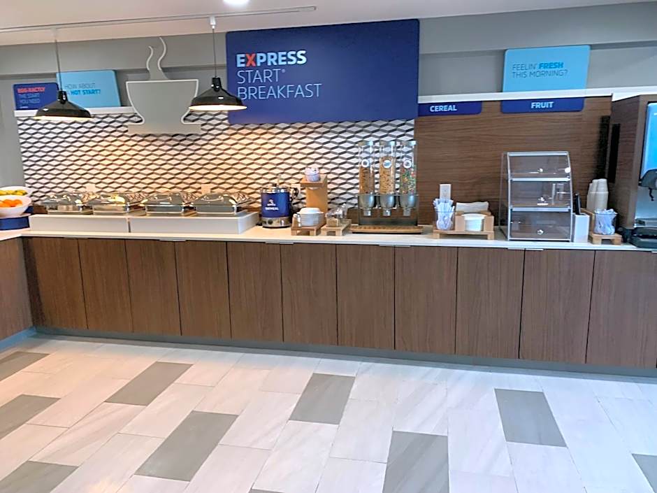 Holiday Inn Express & Suites Port Washington By IHG