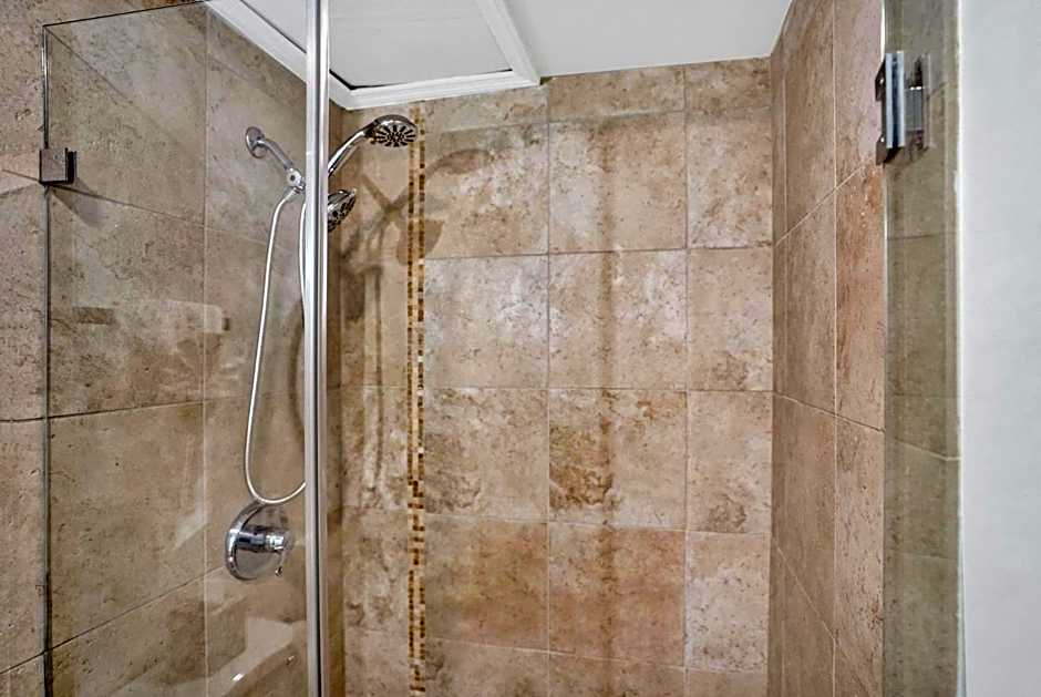 Bright Beachside Getaway