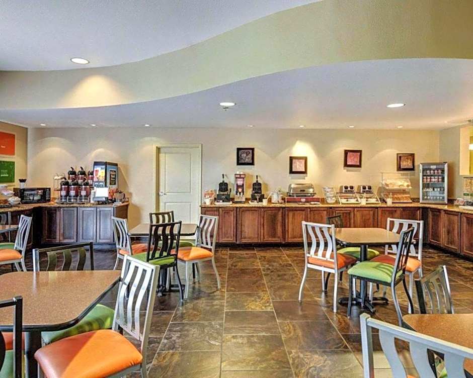 Comfort Suites near Hot Springs Park