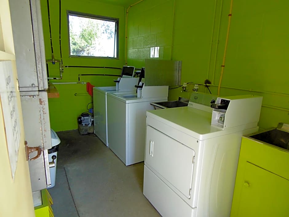 Glenavys Waitaki River Motor Camp