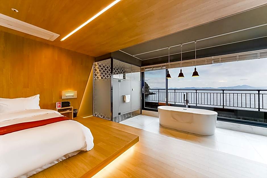 Gyeongnam goseong Hotel With7