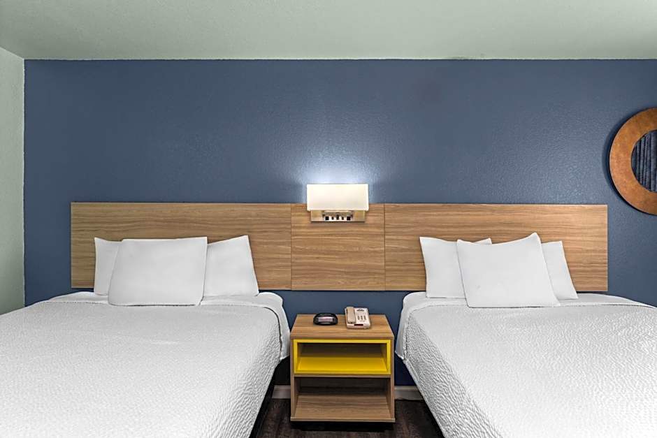 Days Inn by Wyndham Pratt