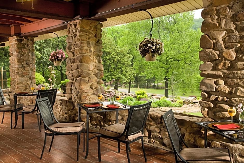 Hilltop Manor Bed And Breakfast