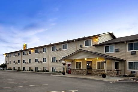 Super 8 by Wyndham Council Bluffs IA Omaha NE Area