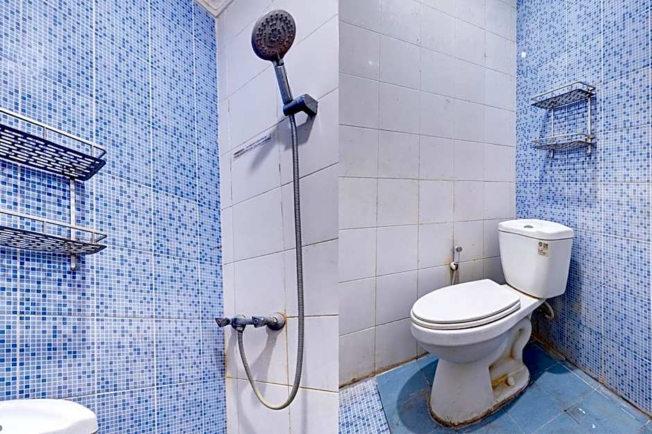 OYO Life 92877 Hotel Rainbow 7296