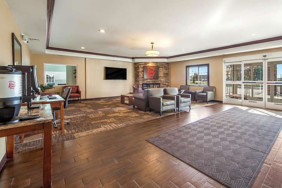 Red Roof Inn & Suites Omaha - Council Bluffs