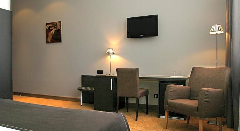 TANA Hotel