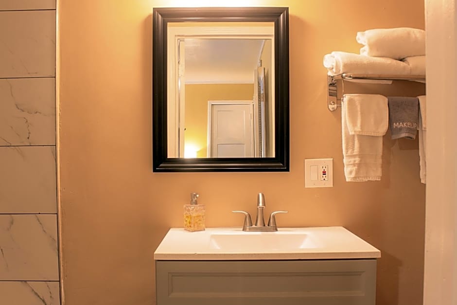 Carmel Wayfarer Inn