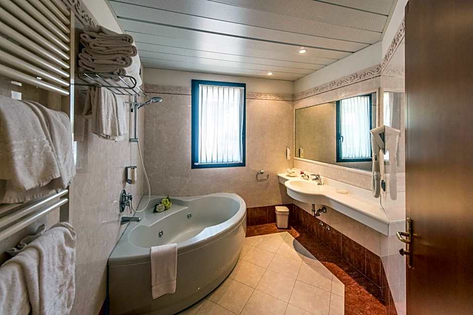 Admiral Hotel Villa Erme