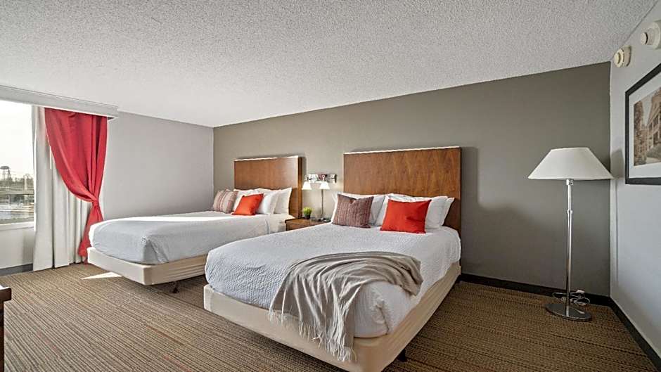 315 LoSo Hotel Airport