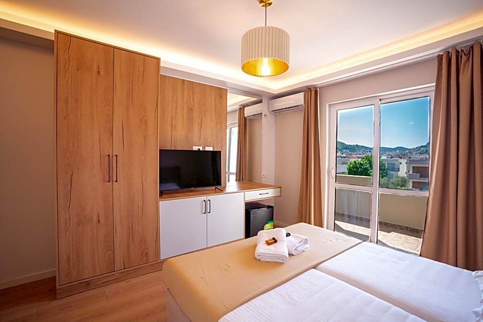 Photo 1 of 49 of Illyria Hotel