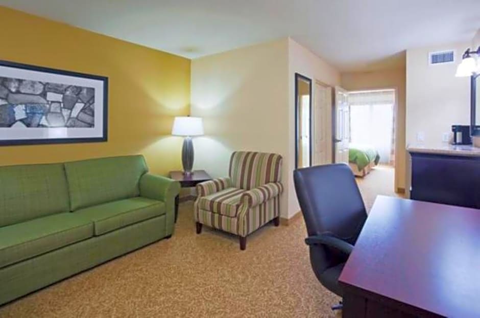 Country Inn & Suites by Radisson, Minot, ND