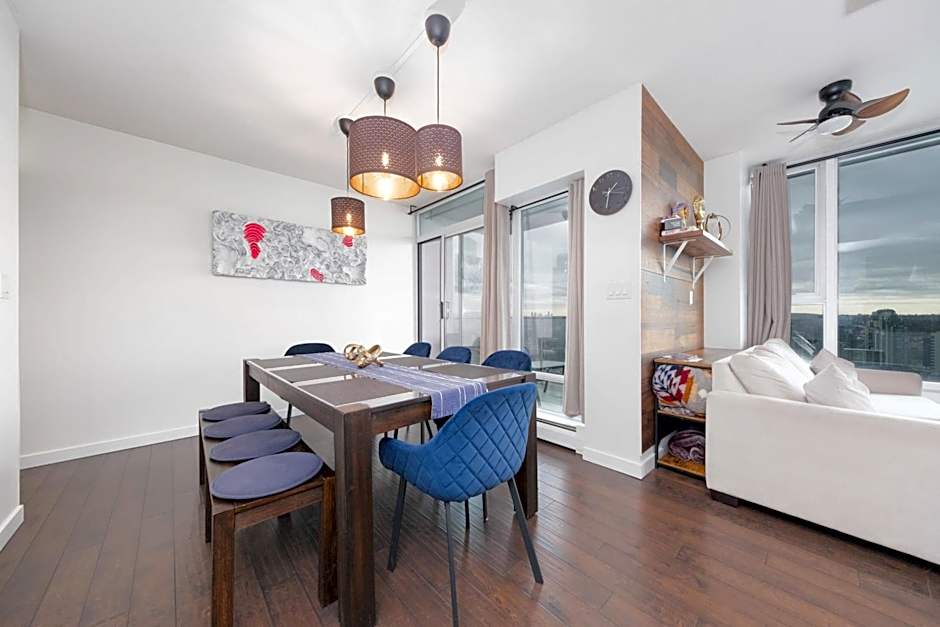 Sub-Penthouse Apartment with Jacuzzi Pool & Sauna