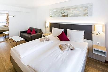 Junior Suite with Garden View