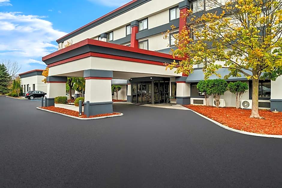 HomeTowne Studios by Red Roof Flint