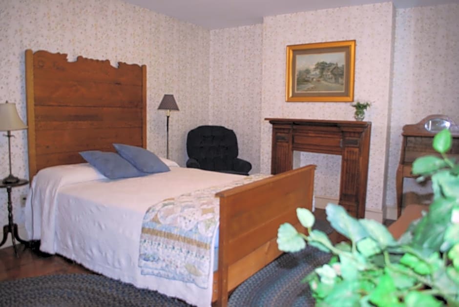 Winter Clove Family Inn
