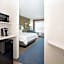 Holiday Inn Express & Suites Great Bend By IHG