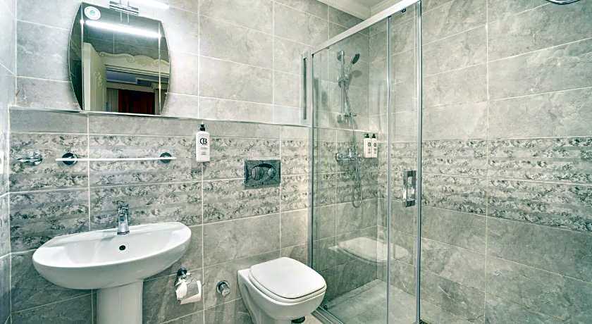 DELUXE NEWPORT HOTEL