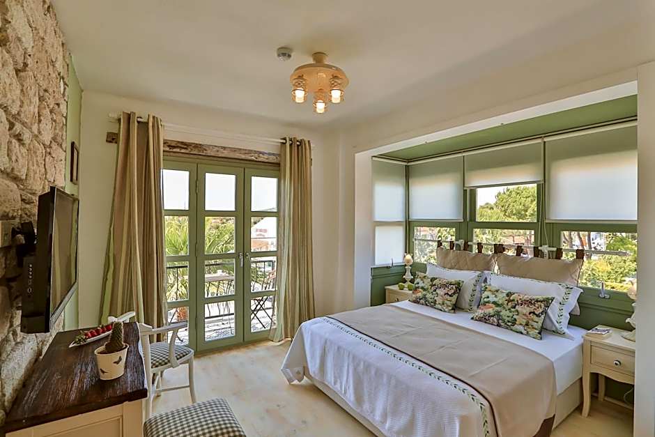 Palas Alacatı - Adult Only