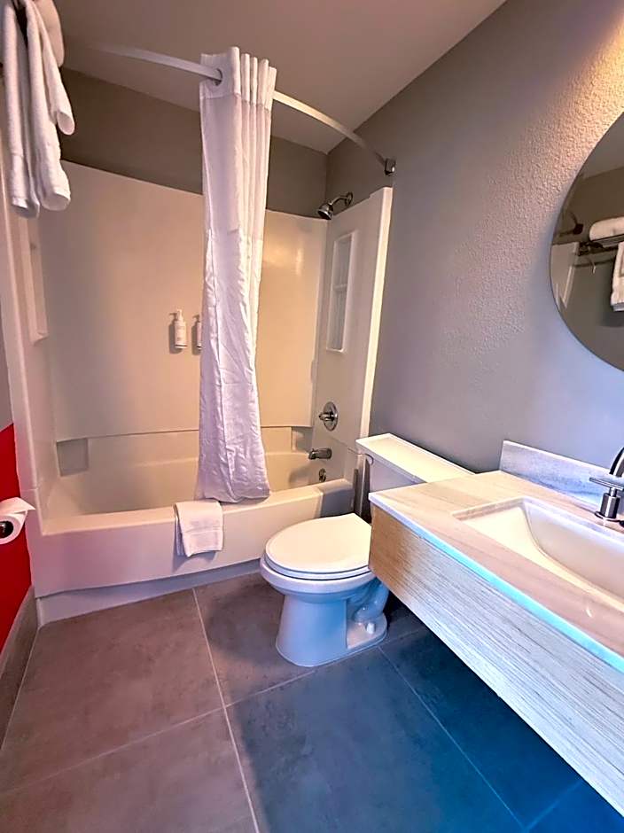 Super 8 by Wyndham Windsor
